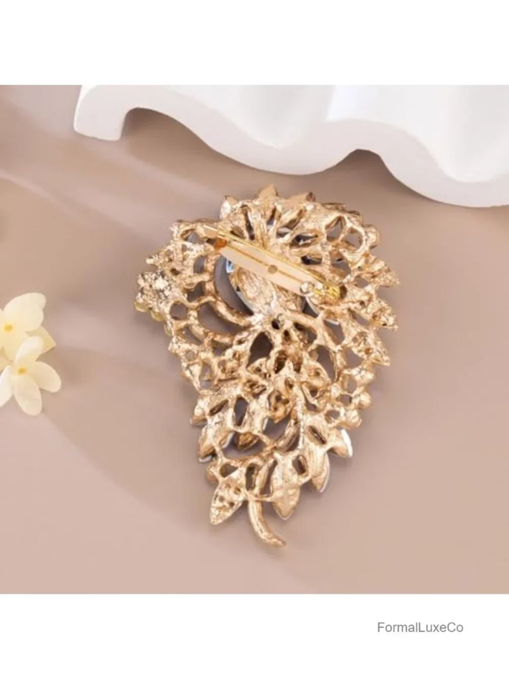 Large Flower Brooch Pin Gold Tone Rhinestone Scarf Sweater Accessory